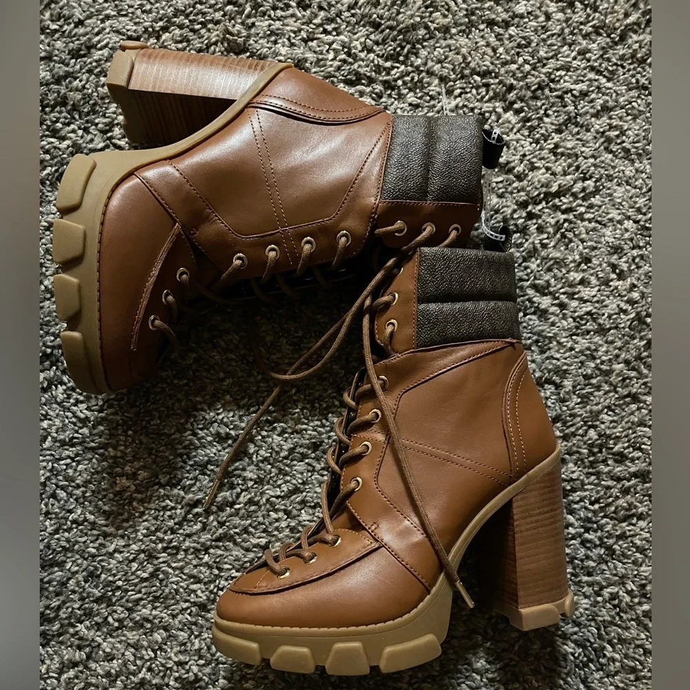 MICHEAL Micheal Kors Ridley Logo Print Lace-Up Bootie - Picture 4 of 9